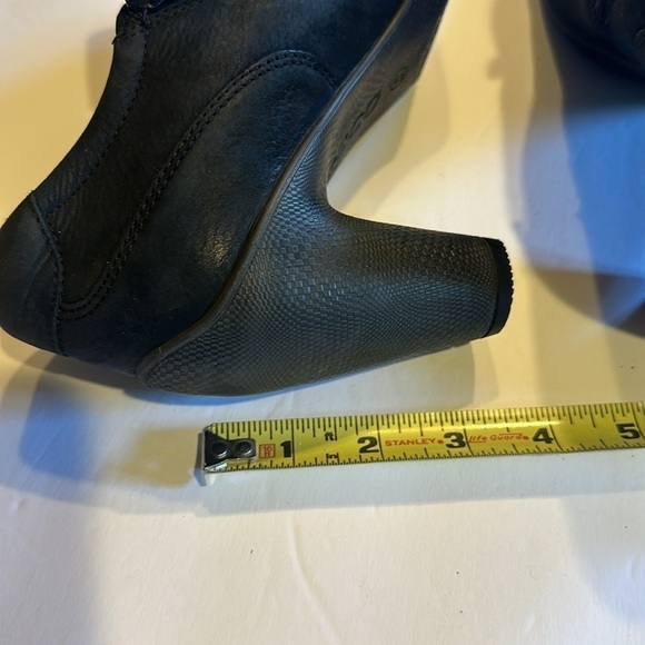 Ecco black soft suede pebbles sculptured with cone heel low cut zip up booties - Picture 4 of 12